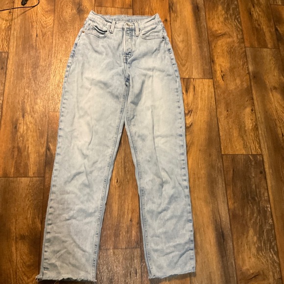 Old Navy Denim - Old Navy Mom Jean Size 2 Light Wash Raw Hem Womens Denim Jeans